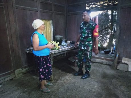 Mbah Plendik Berharap Setelah Rumah Direhab, Usaha Jualan Pisang Lebih Lancar
