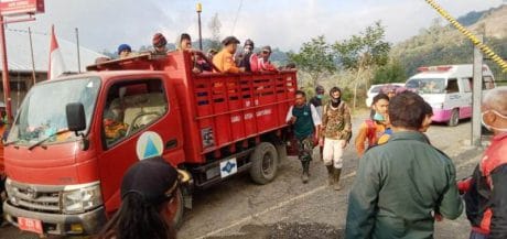 Tim Gabungan Pemadam Karhutla Lereng Gunung Slamet Dari Wilayah Brebes, Digeser Kembali Ke Banyumas