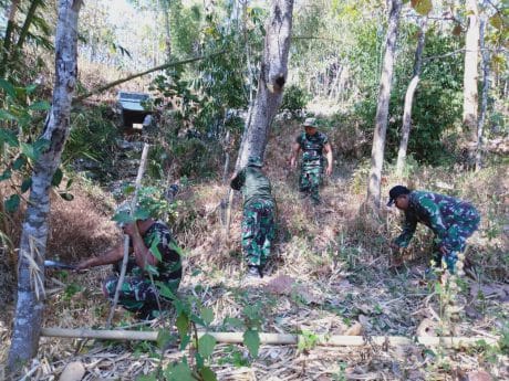 Puluhan Anggota KODIM 0802 Siapkan Sasaran Talud TMMD 106