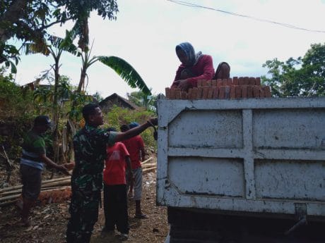 Material Untuk Rehab Rumah pada TMMD ke-106 Telah Datang, Target Waktu Pengerjaan Dipastikan Tercapai