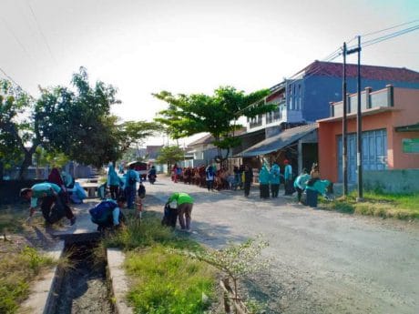 Orang Brebes Di 17 Kecamatan, Lakukan Aksi Pungut Dan Bersihkan Sampah