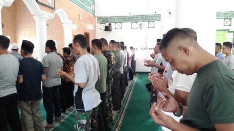 Untuk BJ. Habibie, TNI, Pelajar dan Masyarakat Brebes Kota Gelar Sholat Ghoib