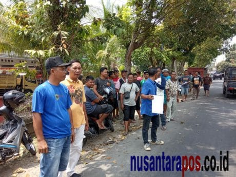 Puluhan Supir Dump Truck Demo, Tolak Kebijakan Pengisian BBM Dexlite