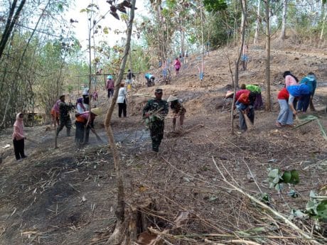 TNI Dan Masyarakat Desa Cilibang Terus Giatkan Karya Bakti Bersama
