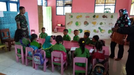 Satgas TMMD Berikan Motivasi Kepada Anak – Anak PAUD