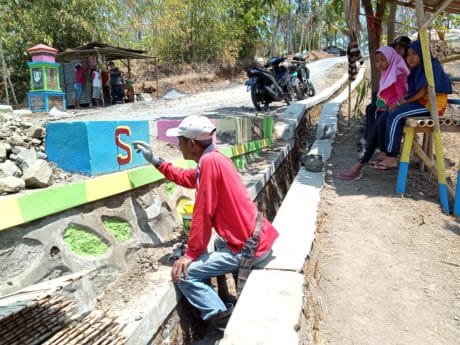 Haryadi Percantik Lokasi Wisata Pemancingan dengan Tulisan