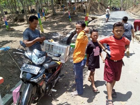 Pedagang Lotis Kais Berkah di Lokasi Pra TMMD 106 Cilacap