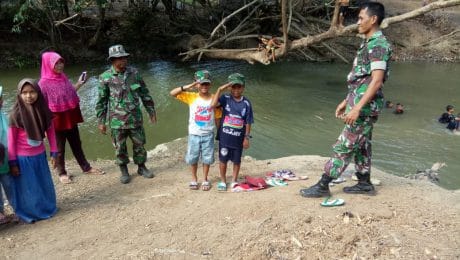 Melatih Kedisiplinan Generasi Penerus bersama TNI di Pra TMMD 106