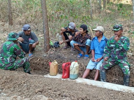 Jagongan Bareng Jalin Keakraban TNI Kodim Cilacap dan Masyarakat