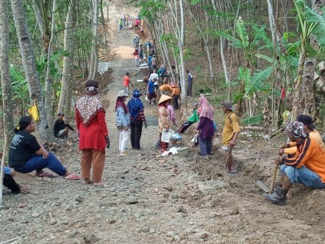 Semangat Gotong Royong Masyarakat Desa Cilibang Patut Dicontoh