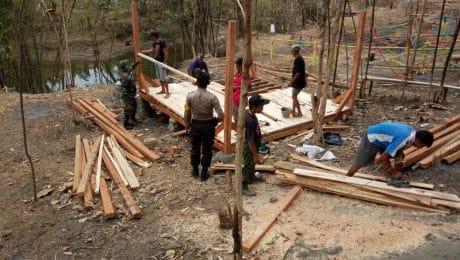 Pra TMMD 106 Kodim Cilacap, TNI dan Warga Bangun Mushala