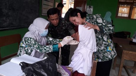 TNI Kodim Cilacap Dampingi Pemeriksaan Kesehatan Anak