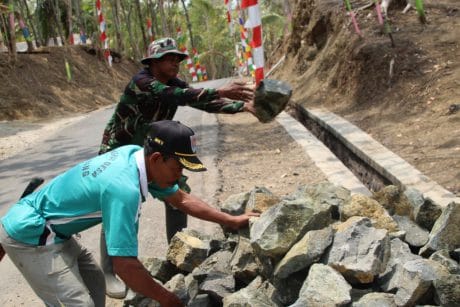 Persiapan Material Terus Dilakukan Oleh Babinsa di Pra TMMD 106 Kodim Cilacap