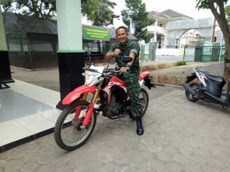 Bantu Operasional Tugas TMMD 106 Kodim Cilacap Pertamina RU IV Pinjamkan 1 Unit Sepeda Motor Trail