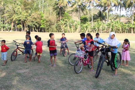 Keceriaan Anak-Anak Desa Cilibang Saat Akan Dibukanya TMMD 106