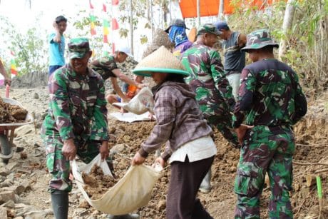TMMD 106 Kodim Cilacap Mencerminkan Kemanunggalan TNI Dengan Rakyat