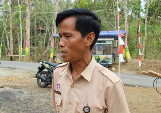 TNI berikan Materi Pendidikan Sekolah Kepada Anak-anak.