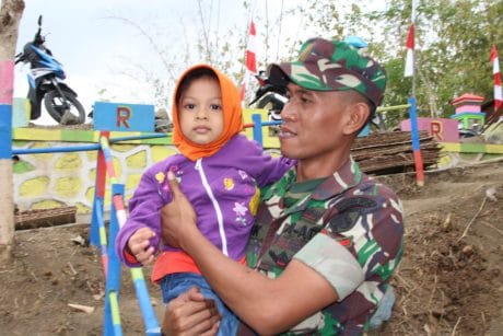 Rindu Dengan Anak TNI Kodim Cilacap Gendong