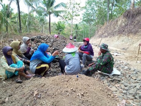 Kehadiran TMMD 106 Kodim Cilacap Ditrima Positif Warga Cilibang