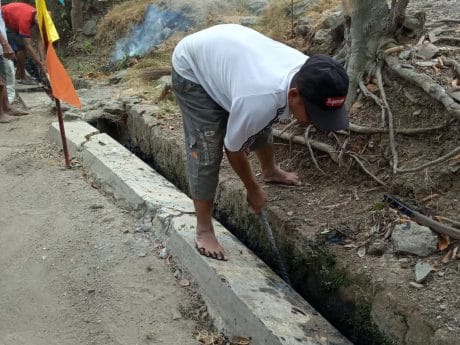 Sambut Pembukaan TMMD, Warga RW 02 Bersihkan Lingkungan Bersama TNI