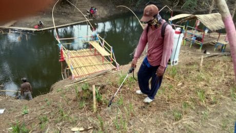 Suwarno Jalankan Amanah TNI Dalam Menjaga Dan Merawat Obwis Beber Di Desa Cilibang.