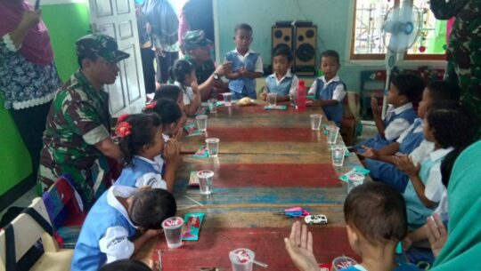 Di Pra TMMD 106 TNI Kodim Cilacap Ajarkan Doa Sebelum Makan