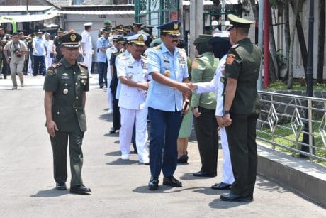 Danrem 081/DSJ Sambut Panglima TNI Ziarah ke Makam Sang Proklamator