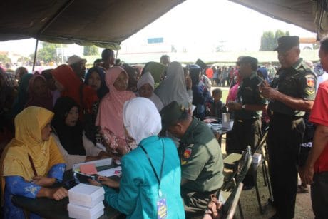 Ribuan Masyarakat Batang Antusias Sambut Bhakti Sosial Kodam IV