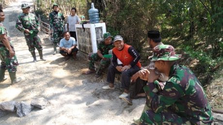 Letda Inf Wiyoto Danton Yonif Mekanis 521 Akrab Dengan Warga Dusun Kalimangu