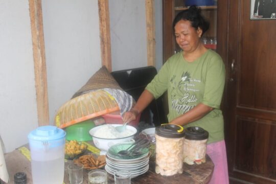 Katinem, Penerima RTLH: “Ini Buat Makan Siang Pak Tentara”