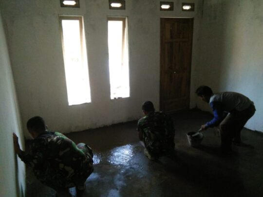 Belajar Menjadi Tukang yang Handal di TMMD 106 Kodim 0818/Malang-Batu