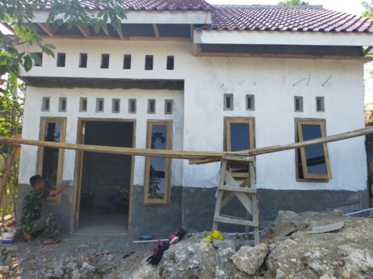 Satgas TMMD 106 kerjakan RTLH Pak Ismanto mulai tahap Finishing