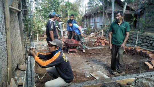 Ribut Turut Gembira Rumah Neneknya Direhab Bapak-Bapak TNI