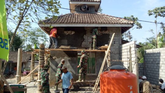 Satgas TMMD 106 Kodim 0818 Malang Batu Garap Pengacian Mushola