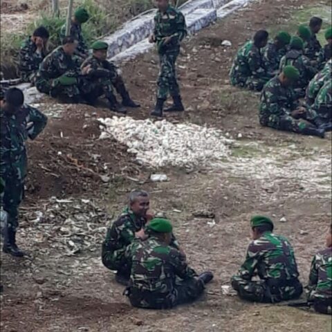 Anggota Koramil Jajaran Kodim 0818 hadir pada Upacara penutupan TMMD