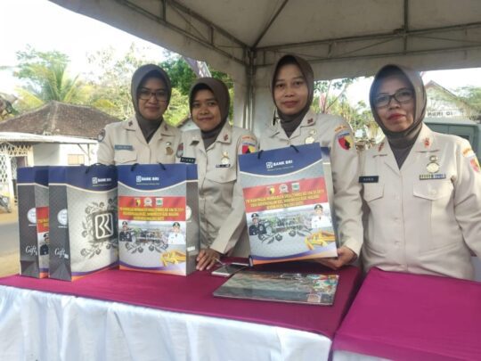 Senyum Manis Ibu-Ibu PNS Menjadi Kesan Pertama di Mata Masyarakat dalam Acara Pembukaan TMMD 106