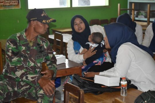 Sosok Sertu Agus yang Ramah Kepada Warga di Lokasi TMMD 106
