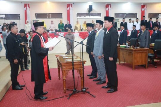 Tiga Pimpinan Definitif DPRD Tanjabbarat Resmi Dilantik