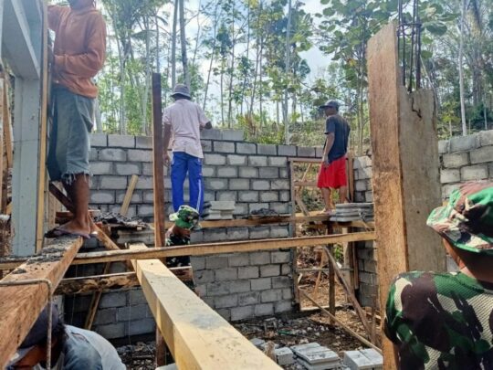 SATGAS TMMD MEMASANG BATAKO RTLH BAPAK SIYONO