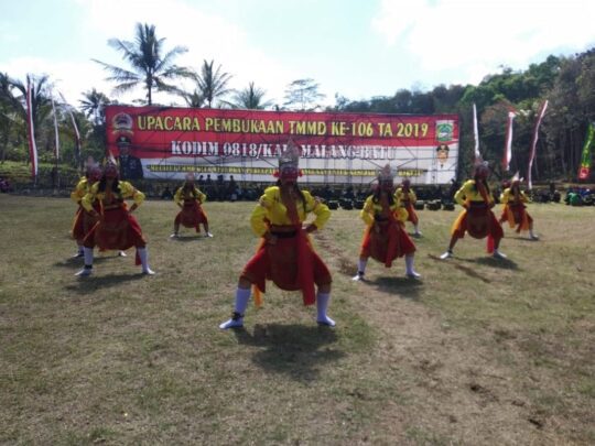 Tari Topeng Meriahkan Pembukaan TMMD