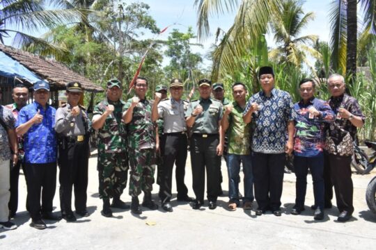 Tim Wasev Staf Ahli Kasad Tinjau hasil Kerja di TMMD 106 Kodim 0818