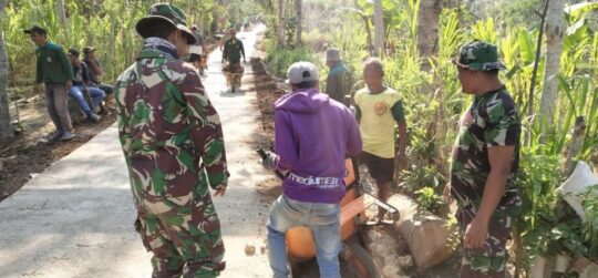 Beremnisasi jalan cor Desa Kedungsalam sdh mencapai 80%