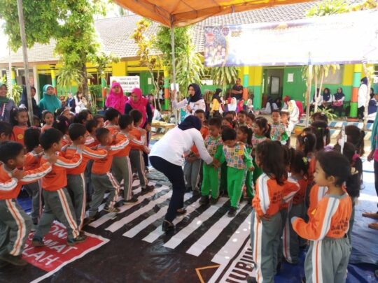 Petugas Dishub Berikan Wawasan ke Anak Paud