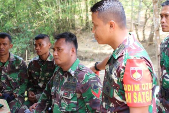 Dansatgas Letkol Inf. Wahyo Yuniartoto Beri Semangat Anggota Satgas TMMD