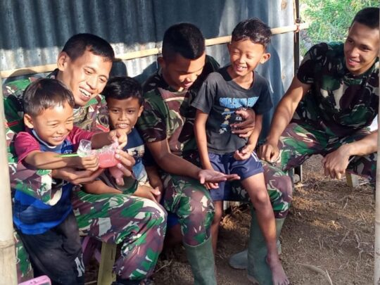 Keceriaan Anak-Anak Adalah Bukti TNI Memiliki Kedekatan Emosional