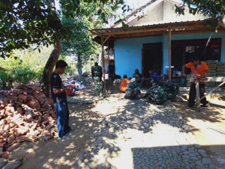 Kamituwo Sombro Bantu Atur Tenaga Kerja Karya Bakti Dalam TMMD ke-106