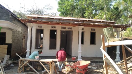 Semangat Selesaikan RTLH Pak Sumadi