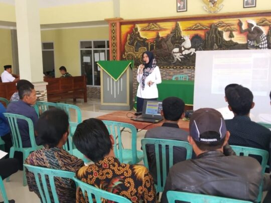 SATGAS TMMD 106 GELAR SOSIALISASI PENGOLAHAN SAMPAH BERSAMA DLH Kab. Malang