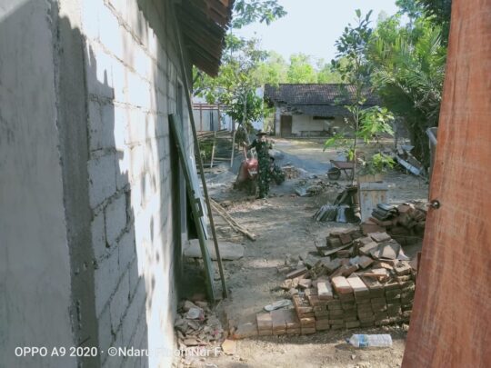 Bersih Bersih Sisa Material yang Berserekan