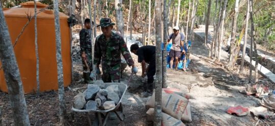 Pengedropan Batu untuk Pelengsengan Tetap Berlanjut